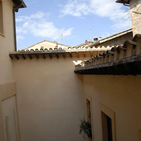 Palazzo Bonfranceschi Oda ve Kahvaltı 3*